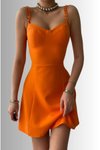 Turuncu Mini İnce Askılı Sırt Dekolteli V Yaka Çan Kesim Elbise