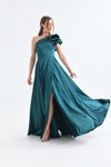 Yeşil Uzun Tek Omuzlu Detaylı Yırtmaçlı Saten Abiye Elbise