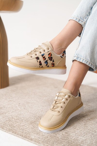 حذاء رياضي طبي بضمان بلون البيج