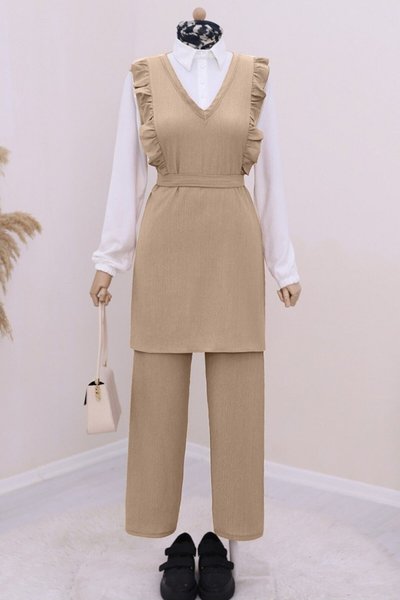 Bej Önü Fırfırlı Yarım Düğmeli Gömlek Yaka İkili Krınkıl Takım