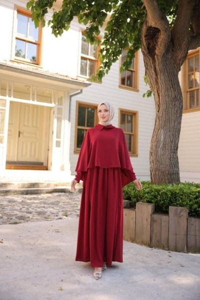 Bordo Yakalı Pelerinli Tesettür Elbise
