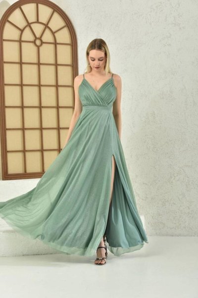 Çağla Yeşil Uzun Simli Yırtmaç Detaylı Askılı Kruvaze Abiye Elbise