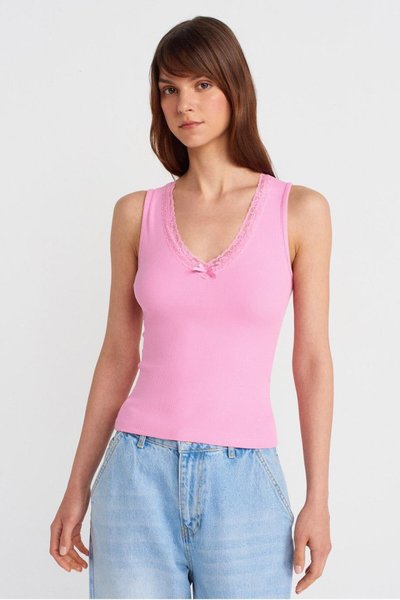 Pembe Dantel Detaylı Crop