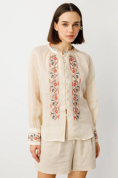بلوزة كتان بيج مطرزة بشريط أمامي