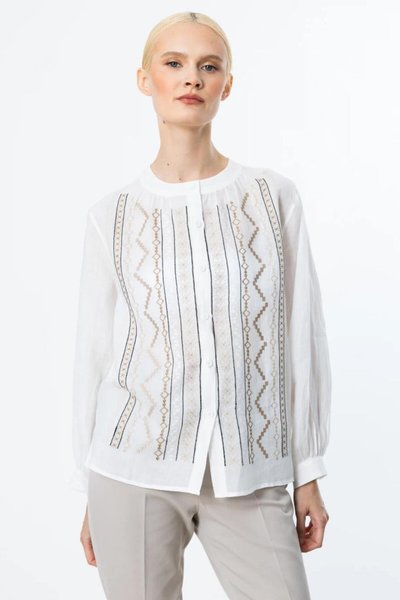 بلوزة كتان مطرزة من الأمام بلون الإكرو