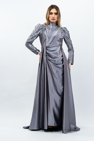 فستان سهرة ساتان محجبات بتفاصيل حجرية رمادية