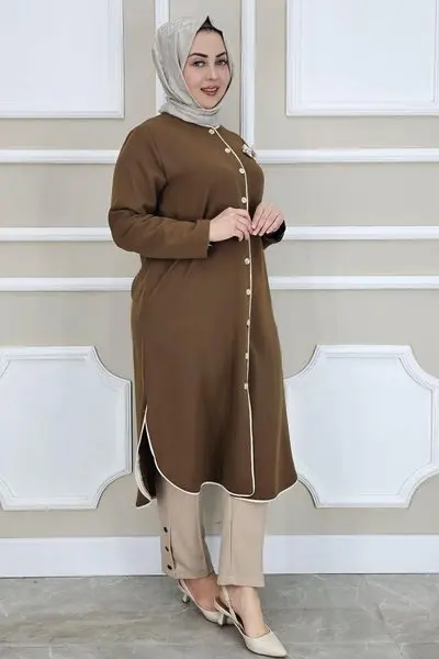 Kahverengi Biyeli Broş Detaylı Kap