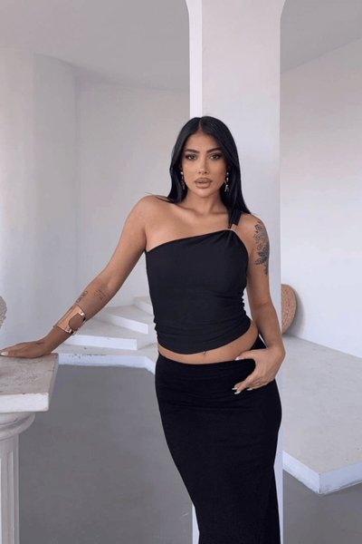 Siyah Askılı Tek Omuzlu Otoman Kumaş Gold Metal Detaylı Bluz