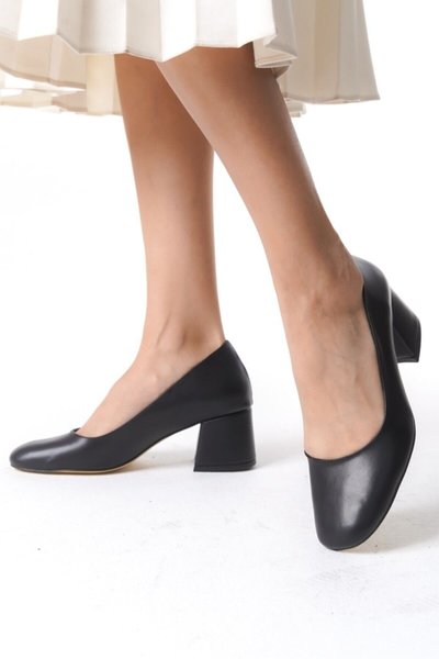 Siyah Cilt Yeliz Kapalı Yuvarlak Burunlu 5cm Kalın Ökçe