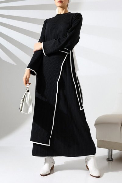 Siyah Dik Yaka Örme Krep Beli Bağlamalı İki Parçalı Tesettür Elbise