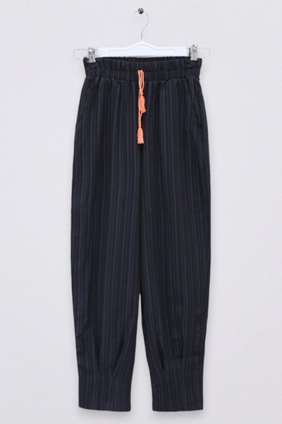 Siyah Paçası Pens Dikişli Bağcık Detaylı Pantolon