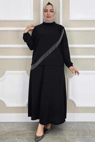 طقم مزدوج مزين بإكسسوار شرابة سوداء