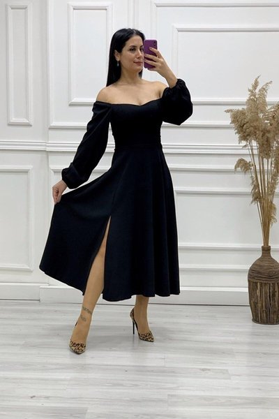 Siyah Uzun Kalp Yaka Yırtmaç Detaylı Kol Elbise