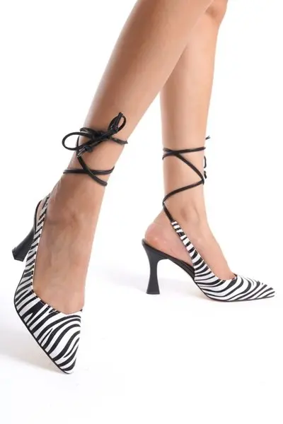 Zebra Siyah Ceren Sivri Burunlu Arka Açık Bağlama Detaylı 9cm Kadeh Ökçe