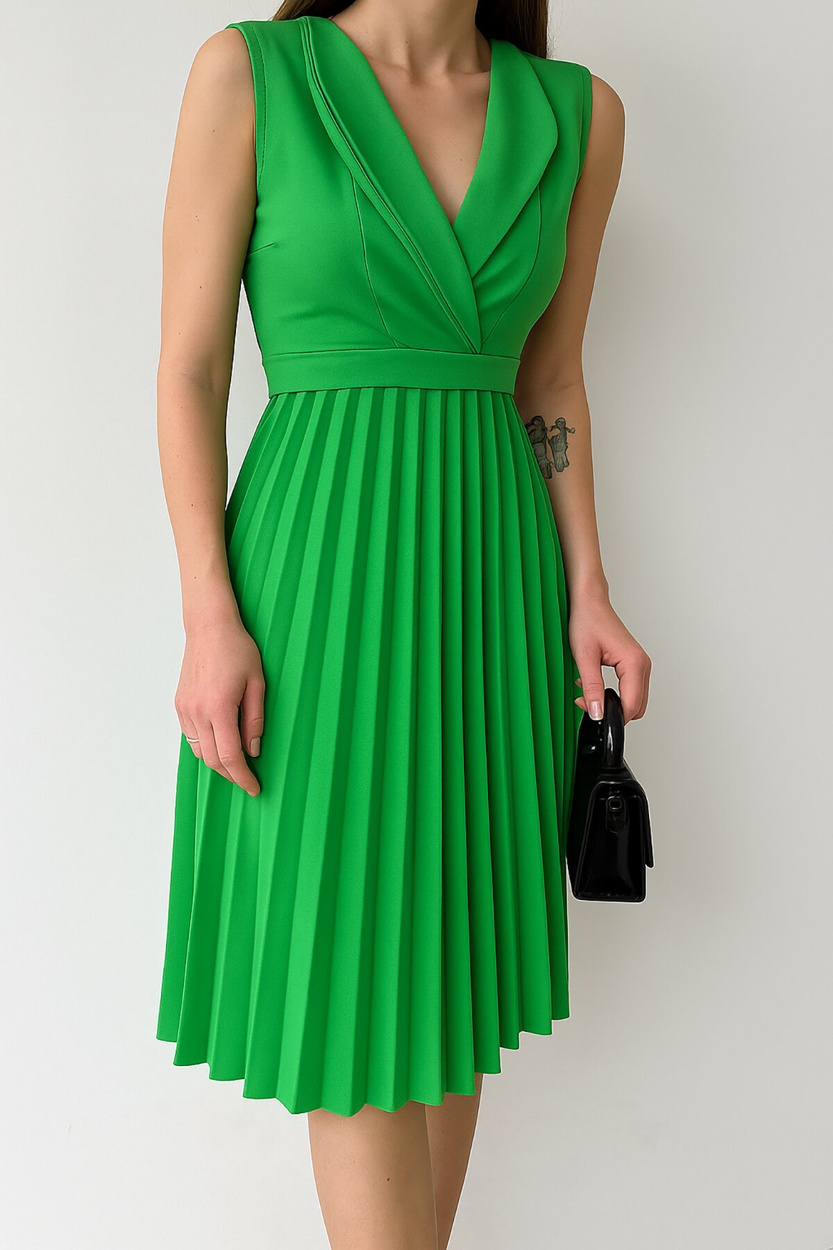 Light Green Midi Pleated And Belted Sleeveless Collared Dress - Deafox