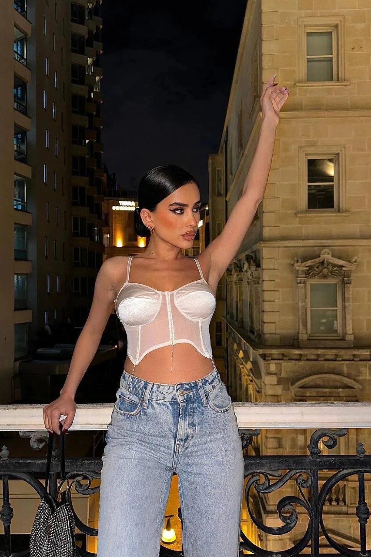 Beyaz Diamond Chain Saten Korse Crop - Luvita Co
