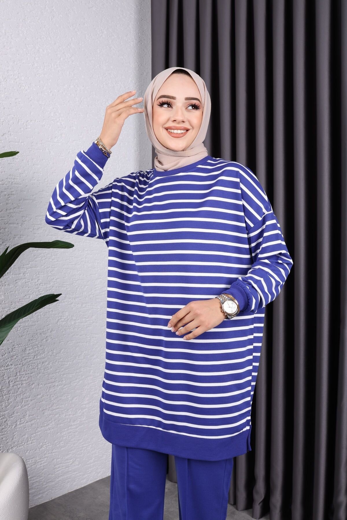 تونيك أزرق بياقة دائرية مخطط من الأمام بقماش ثنائي الخيوط مقاسات كبيرة - SFG Life Moda
