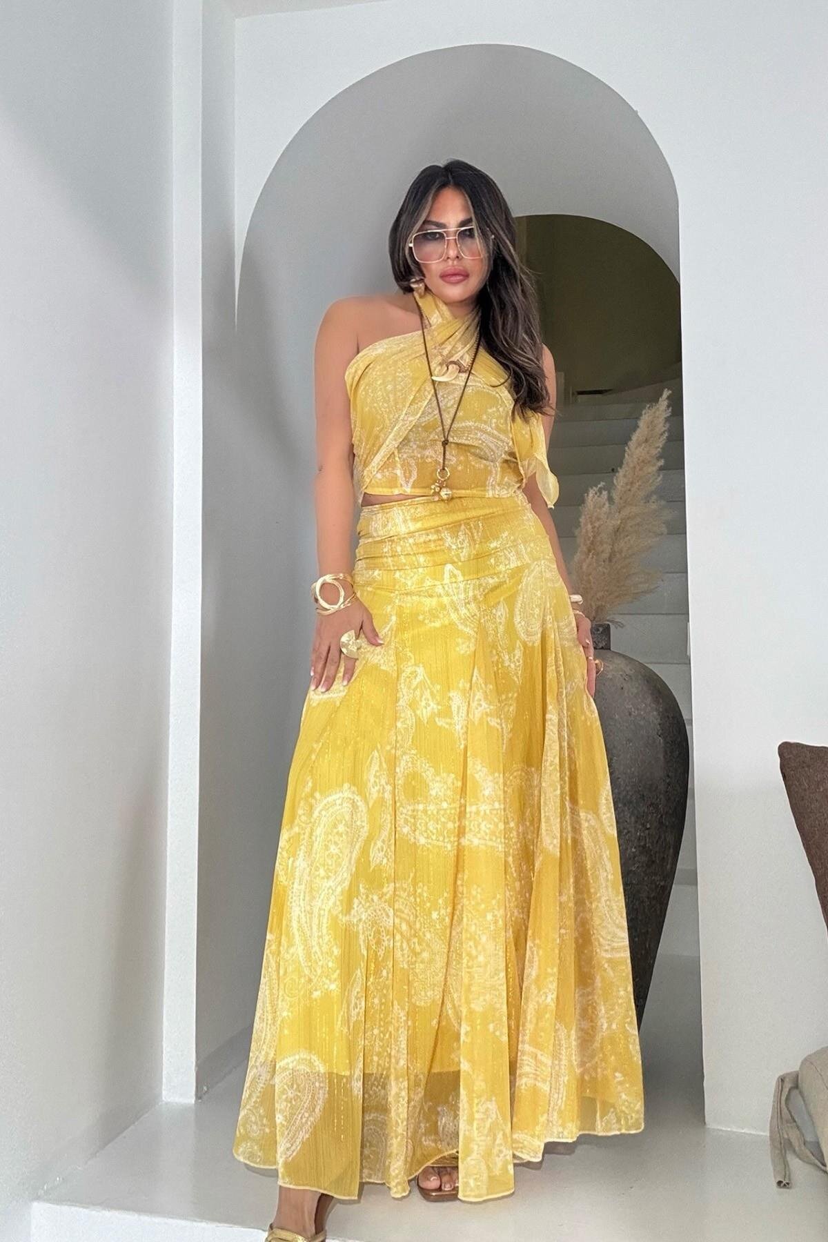 تنورة شيفون طويلة صفراء بكسرات لامعة وعاكسة - Sohotique By P