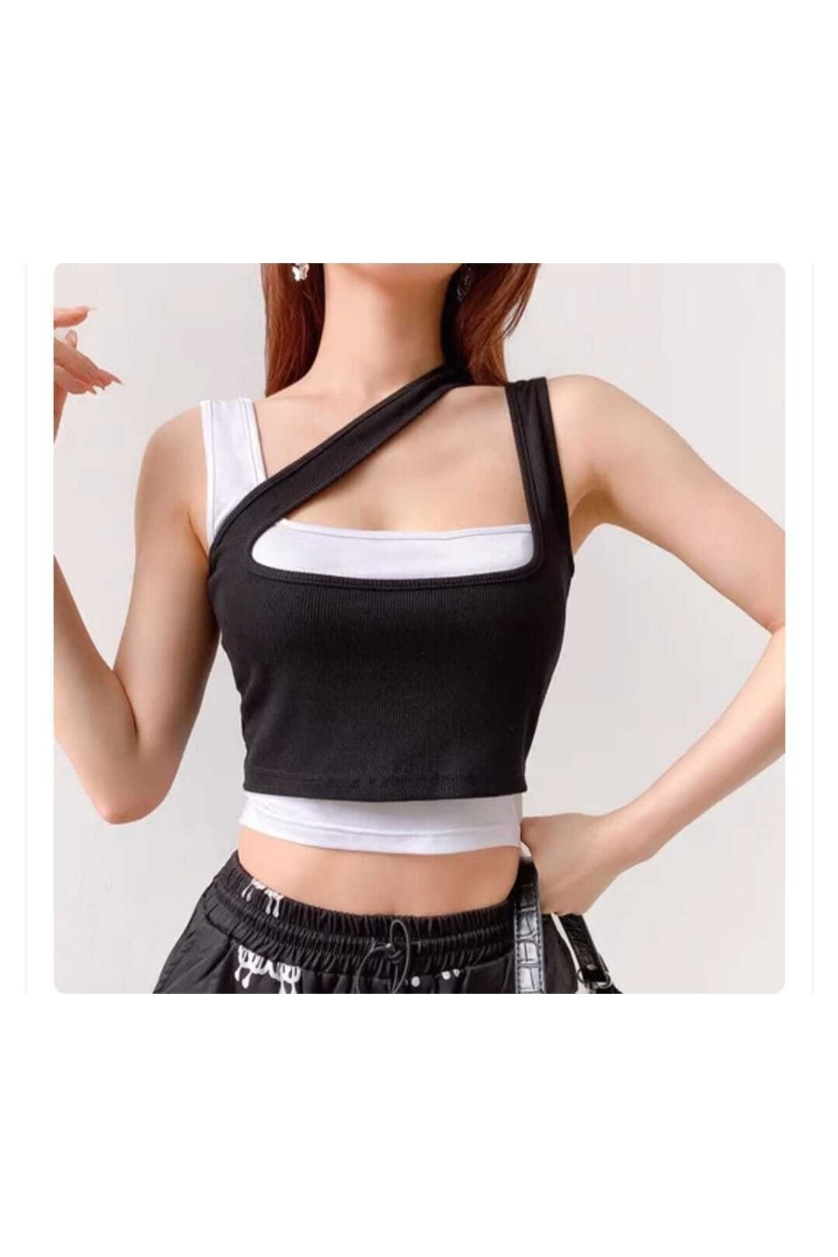 Siyah Beyaz Asimetrik Tarz Askılı Crop Bluz - Charango