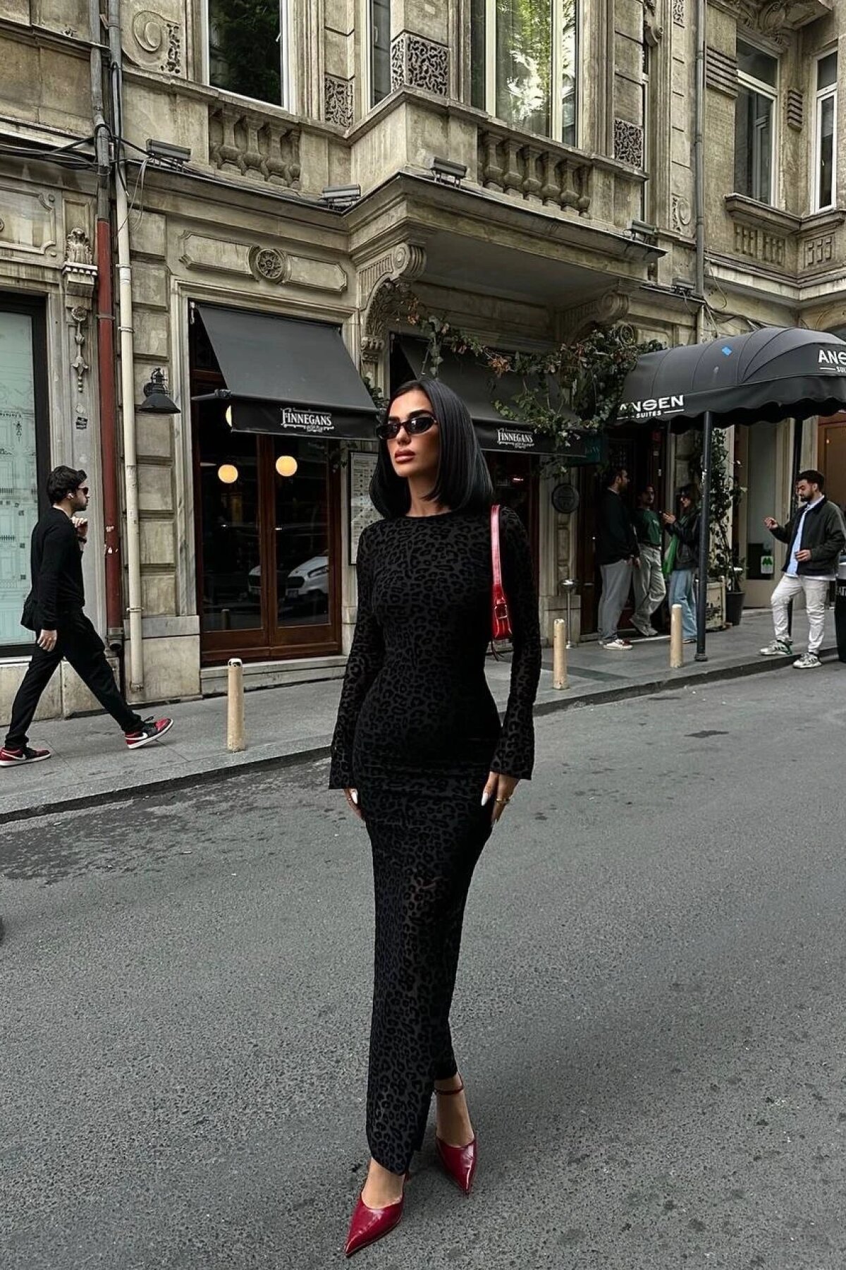 Siyah Uzun Sırt Dekolteli Casey Dekolte Kabartma Elbise - Luvita Co