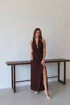 Acı Kahve Uzun Sırt Dekolteli Boyundan Bağlamalı Yırtmaçlı Elbise