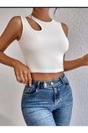 Beyaz Asimetrik Omuz Detay Crop Top Bluz