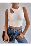 Beyaz Asimetrik Omuz Detay Crop Top Bluz