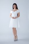 Beyaz Mini Kayık Yaka Dökümlü Dokuma Kumaş Pileli Kloş Abiye Elbise