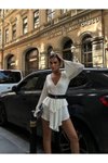 Beyaz Mini Pileli Kemer Detaylı V Yaka Elbise