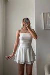 Beyaz Mini Sırt Dekolte Askılı Şortlu Elbise