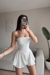 Beyaz Mini Straplez Eteği Volanlı Şortlu Elbise