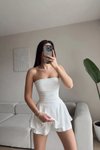 Beyaz Mini Straplez Eteği Volanlı Şortlu Elbise