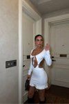 Beyaz Mini Yırtmaçlı Cut-out Uzun Kollu Bağlamalı Derin Dekolteli Elbise