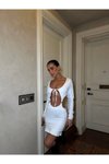 Beyaz Mini Yırtmaçlı Cut-out Uzun Kollu Bağlamalı Derin Dekolteli Elbise