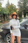 Beyaz Mini Yırtmaçlı Dik Yaka Fitilli Triko Elbise