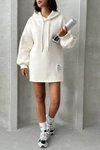 Beyaz Oversize Uzun Kapüşonlu Sweatshirt