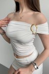 Beyaz Sandy Kumaş Omuz Aksesuar Detaylı Crop Bluz