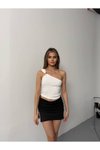 Beyaz Tek Omuz Gold Aksesuarlı Crop Tshirt