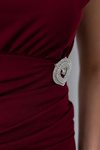 Bordo Midi Vatkalı Broş Detaylı Elbise