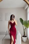 Bordo Uzun Askılı Degaje Yaka Yırtmaçlı Elbise