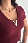 Bordo V Yaka Aksesuarlı Kısa Kol Bluz