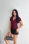 Bordo V Yaka Aksesuarlı Kısa Kol Bluz