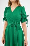 Çimen Yeşili Midi Kruvaze Yaka Büzgülü Kısa Kol Kolları Lastikli Kuşaklı Abiye Elbise