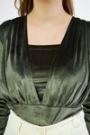 Haki Kadife Büzgü Detay Uzun Kol Esnek Kumaş Çıtçıtlı Body