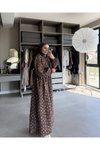 Kahverengi Çiçekli Yandan Bağlamalı Müslin Kumaş Tesettür Elbise