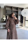 Kahverengi Çiçekli Yandan Bağlamalı Müslin Kumaş Tesettür Elbise