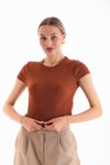 Kahverengi Likralı Kısa Kol Crop Bluz