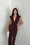 Kahverengi Midi Derin V Yaka Büzgülü Önü Yırtmaçlı Uzun Elbise