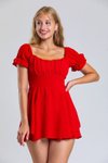 Kırmızı Mini Volan Etek Detaylı Kısa Şortlu Tulum – Kare Yaka Karpuz Kol Yazlık Fit Kesim Elbise