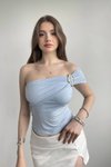 Mavi Sandy Kumaş Omuz Aksesuar Detaylı Crop Bluz